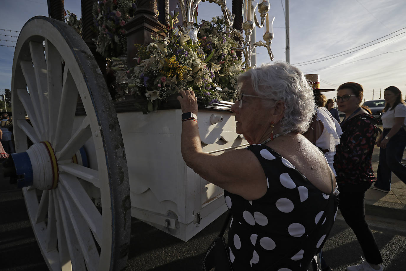 Llegada de la Hermandad Castrense del Rocío a Sevilla