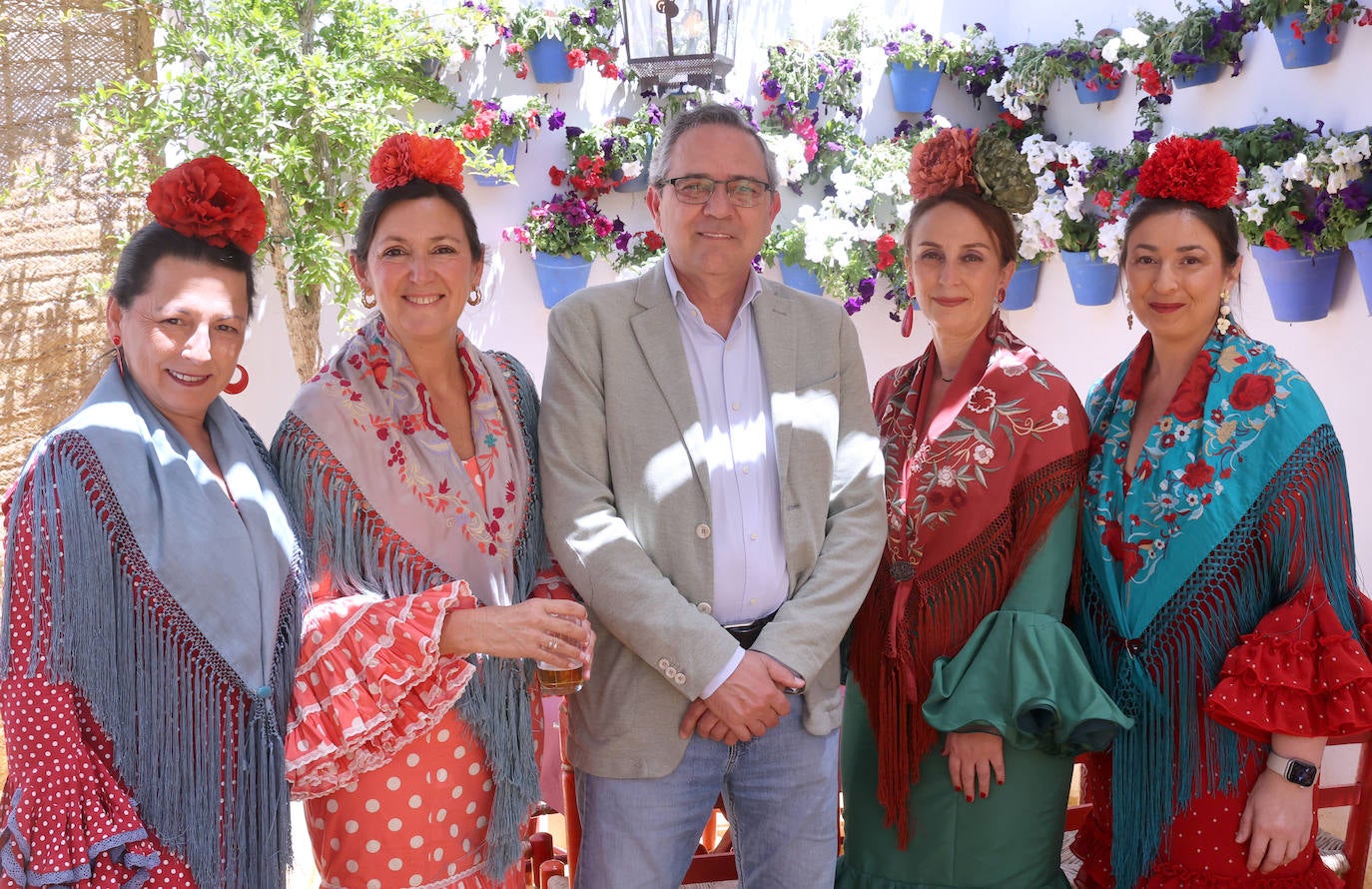 Las imágenes del ambiente en las casetas este miércoles en la Feria de Córdoba (II)