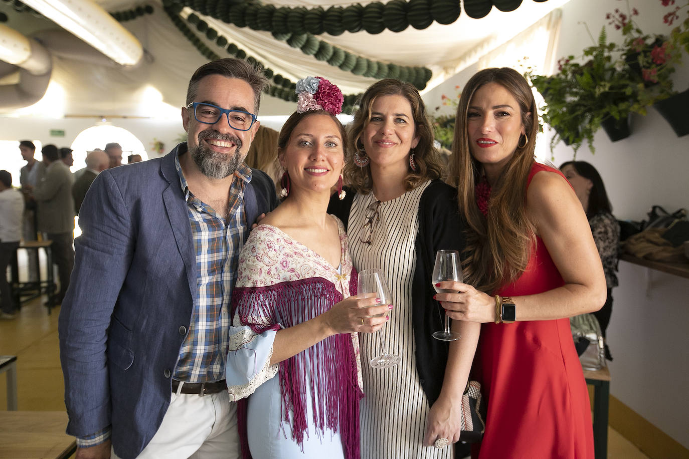 Las imágenes del ambiente en las casetas el jueves de la Feria de Córdoba (I)