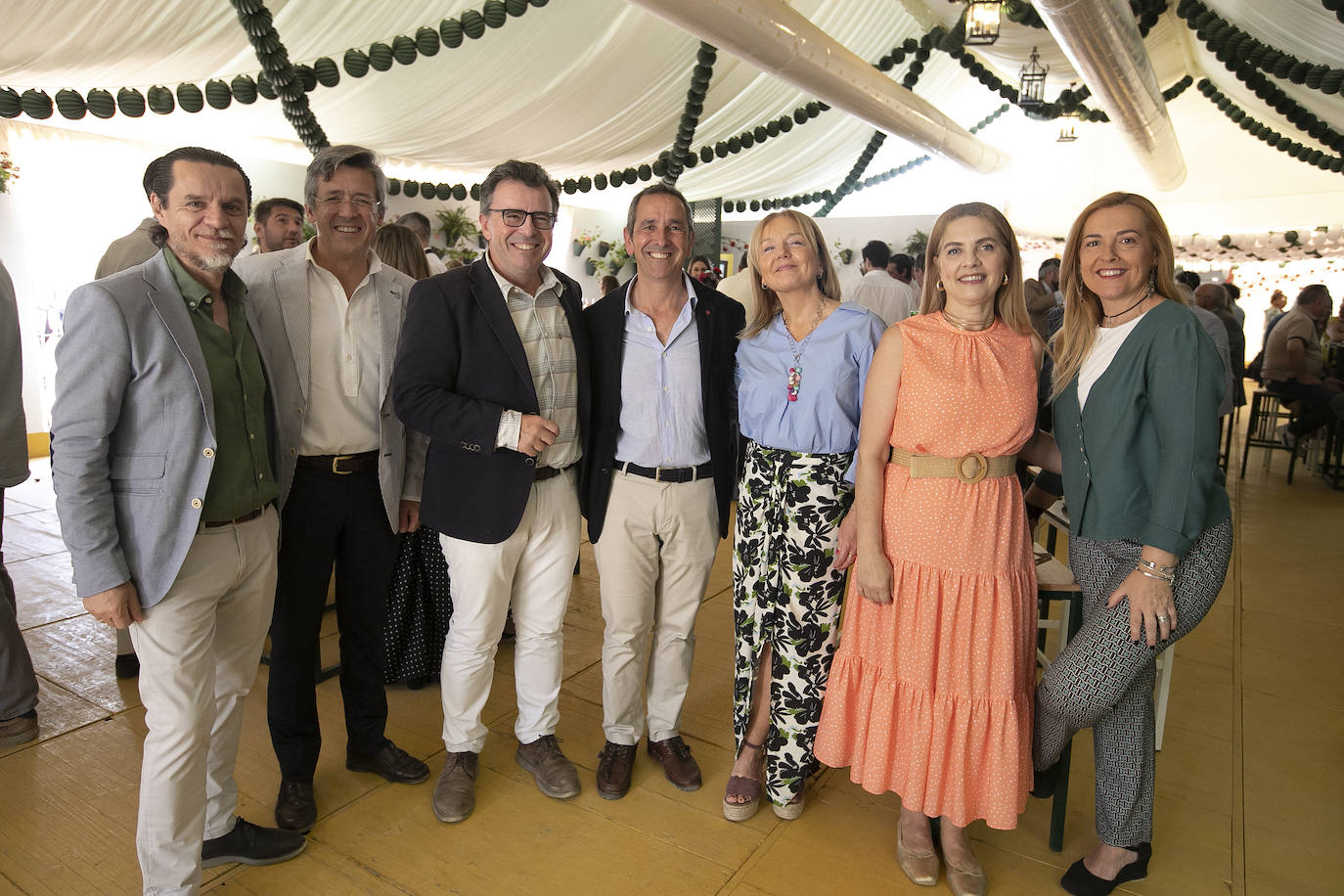 Las imágenes del ambiente en las casetas el jueves de la Feria de Córdoba (I)