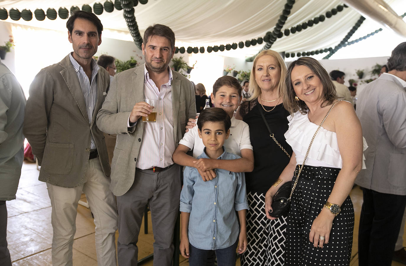 Las imágenes del ambiente en las casetas el jueves de la Feria de Córdoba (I)