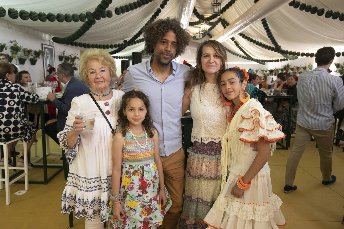 Las imágenes del ambiente en las casetas el jueves de la Feria de Córdoba (I)