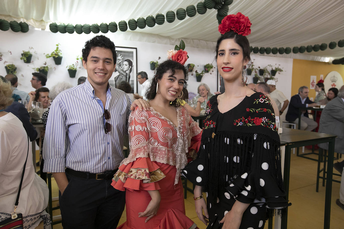 Las imágenes del ambiente en las casetas el jueves de la Feria de Córdoba (I)