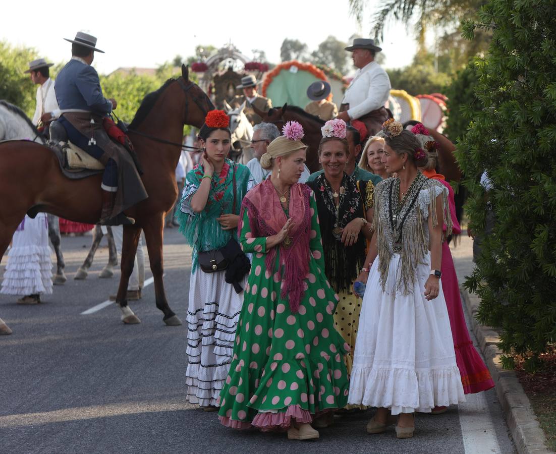 La hermandad del Rocío del Salvador llevó la alegría a las calles de Sevilla por las que fue pasando