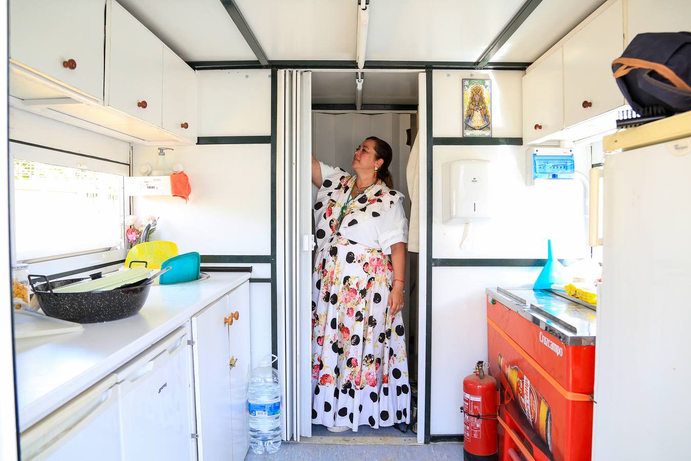 La hermandad llegó a Sevilla a mediodía y realizaron una parada antes de continuar hacia su barrio