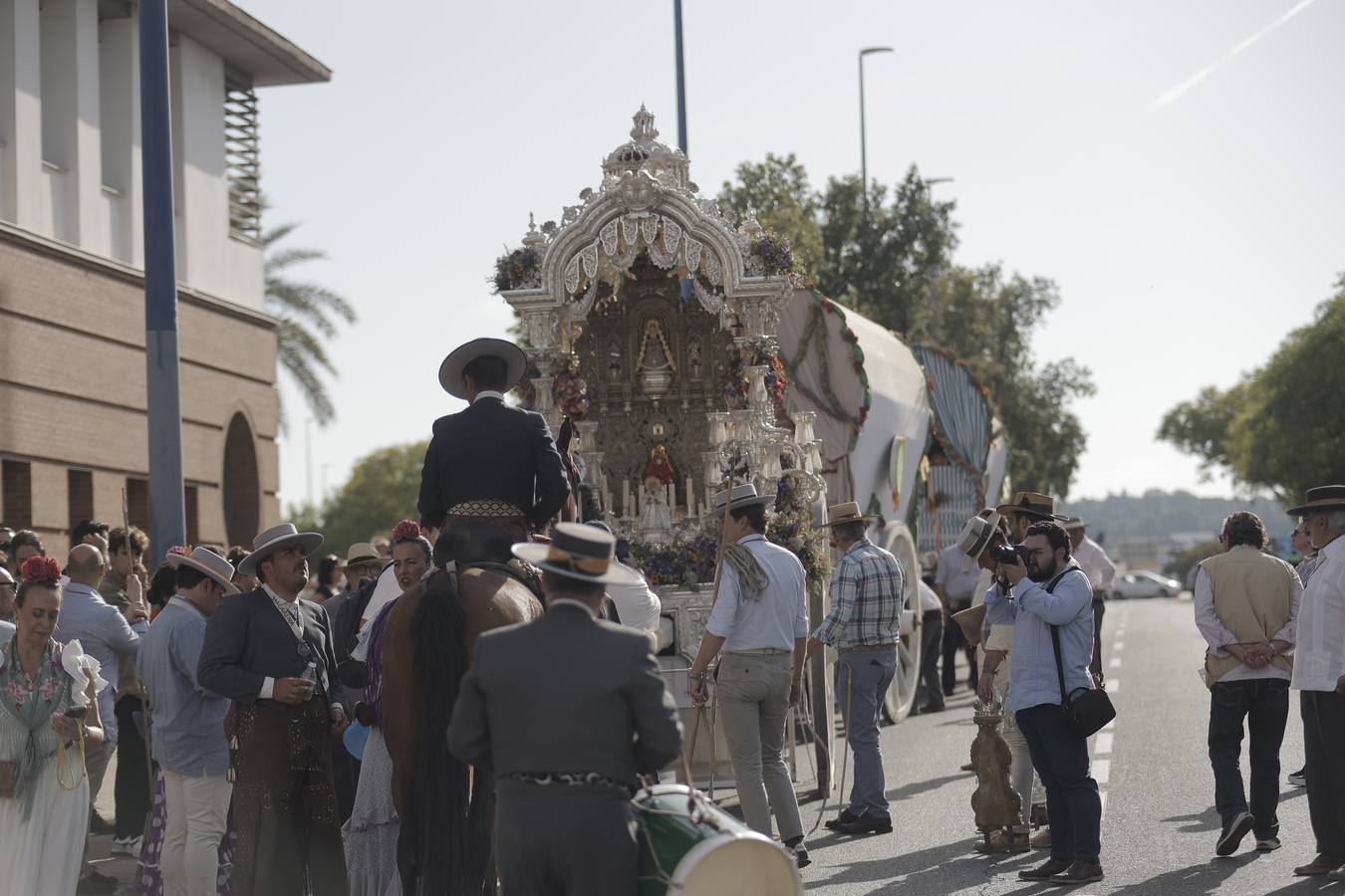 La primera parada de la hermandad de la Macarena cuando entra en Sevilla es en la Basílica del Cachorro