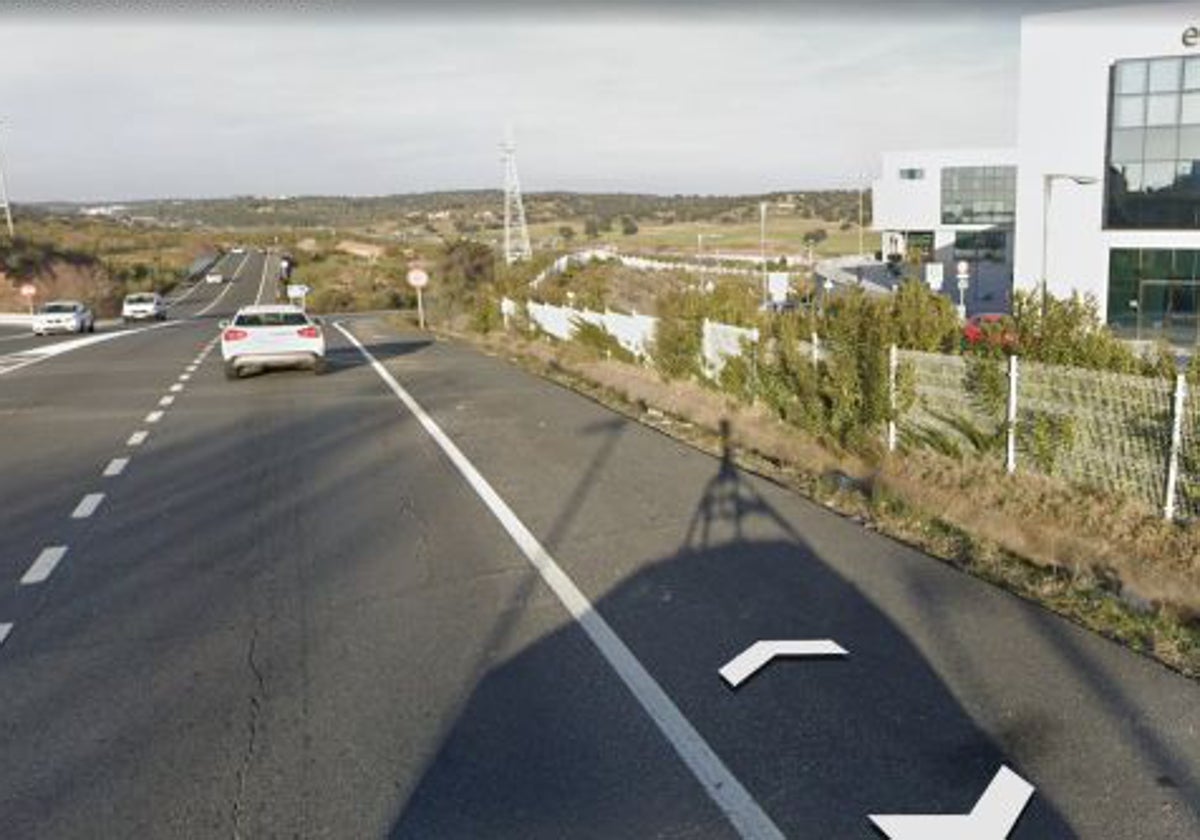 Este es el carril de aceleración que da acceso al parque