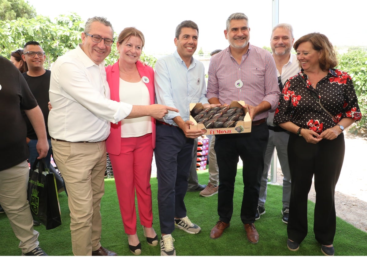 Carlos Mazón, con el presidente de la Diputación de Alicante, Toni Pérez, y representantes agrarios de Asaja.