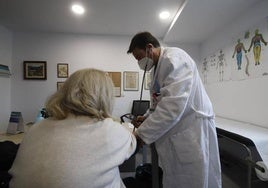 El SAS avisa: no hay suficientes médicos disponibles para las sustituciones de verano