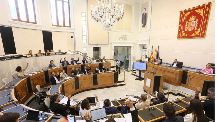 Pleno de la Diputación de Alicante celebrado este viernes