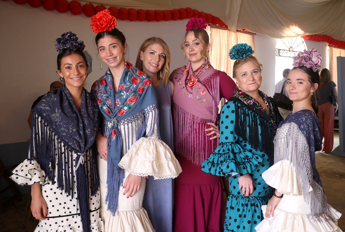 Las imágenes del ambiente en las casetas el último sábado de la Feria de Córdoba (I)