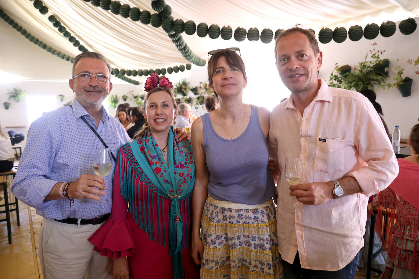 Las imágenes del ambiente este último sábado en las casetas de la Feria de Córdoba (II)