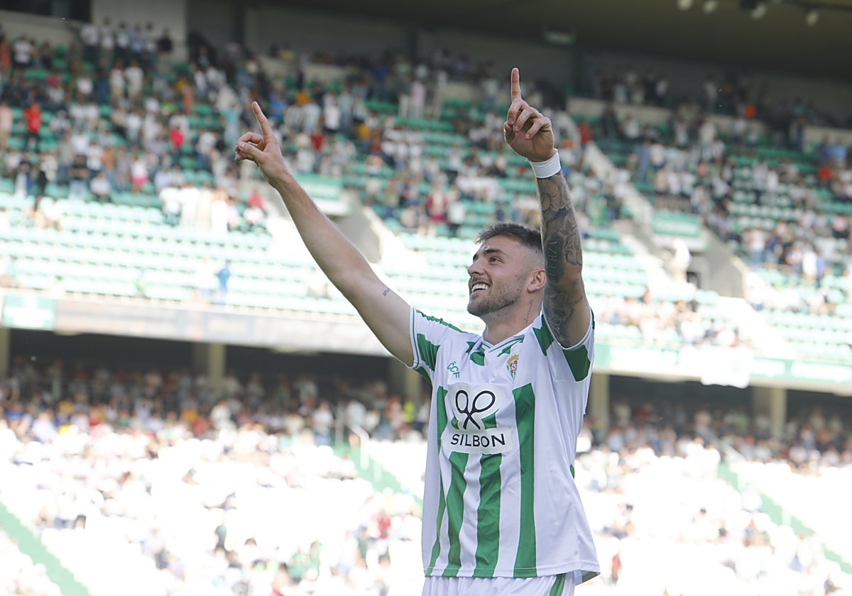 Antonio Casas celebra el gol del triunfo ante el Algeciras
