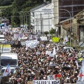 Miles de personas se manifiestan en Palas de Rei contra la fábrica de Altri