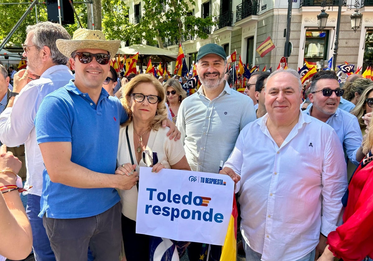 El alcalde de Toledo, junto a Velasco y Vicente Tirado en la manifestación de Madrid
