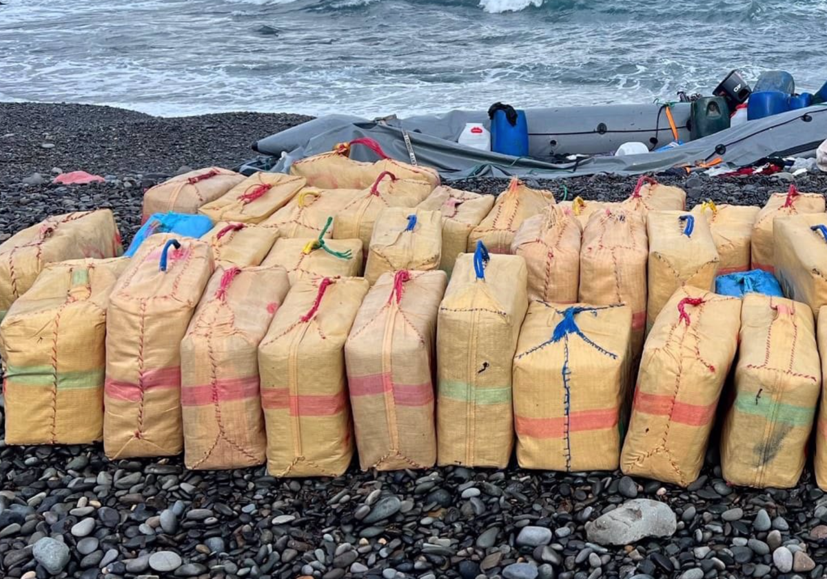 La Guardia Civil interviene una neumática con más de 1.610 kilos de hachís en la isla de Fuerteventura