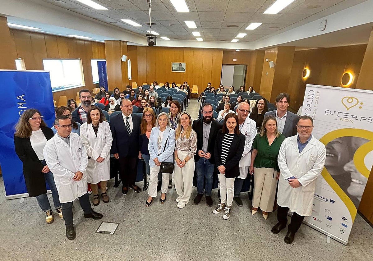 El equipo del IDIS que desarrollará el proyecto, en la reunión de este lunes