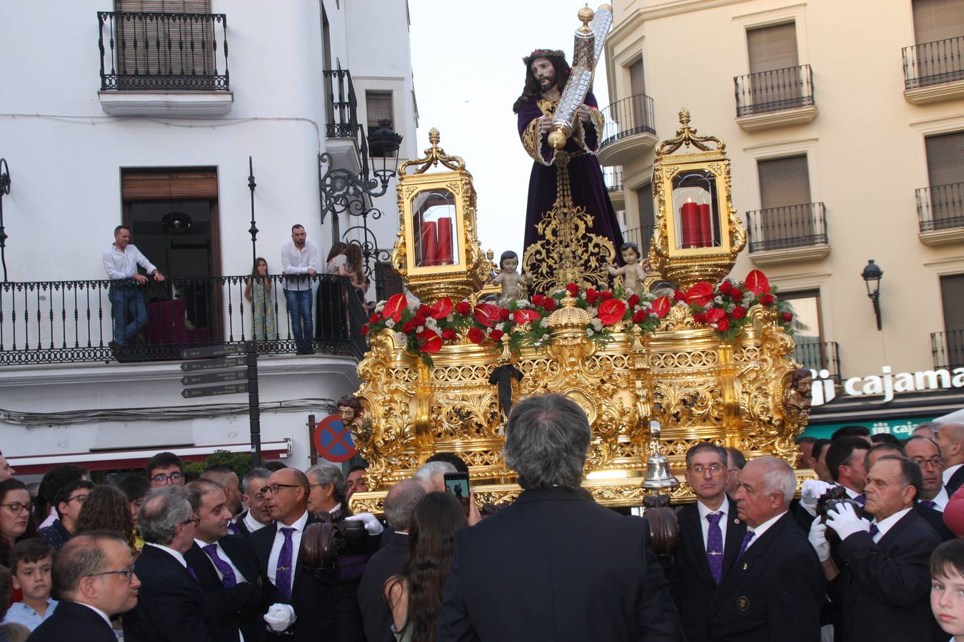 Fotos: el Nazareno vuelve a las calles abarrotadas de Priego de Córdoba