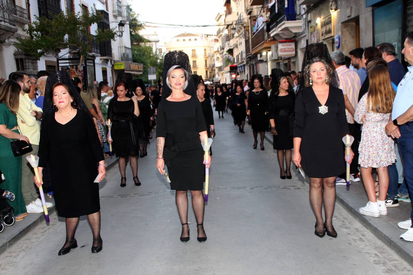Fotos: el Nazareno vuelve a las calles abarrotadas de Priego de Córdoba