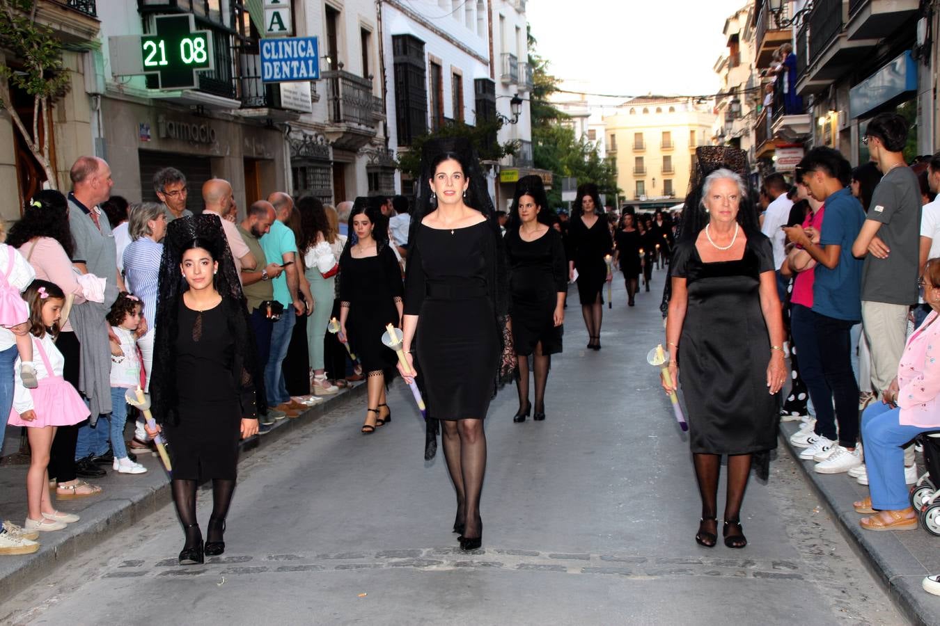 Fotos: el Nazareno vuelve a las calles abarrotadas de Priego de Córdoba