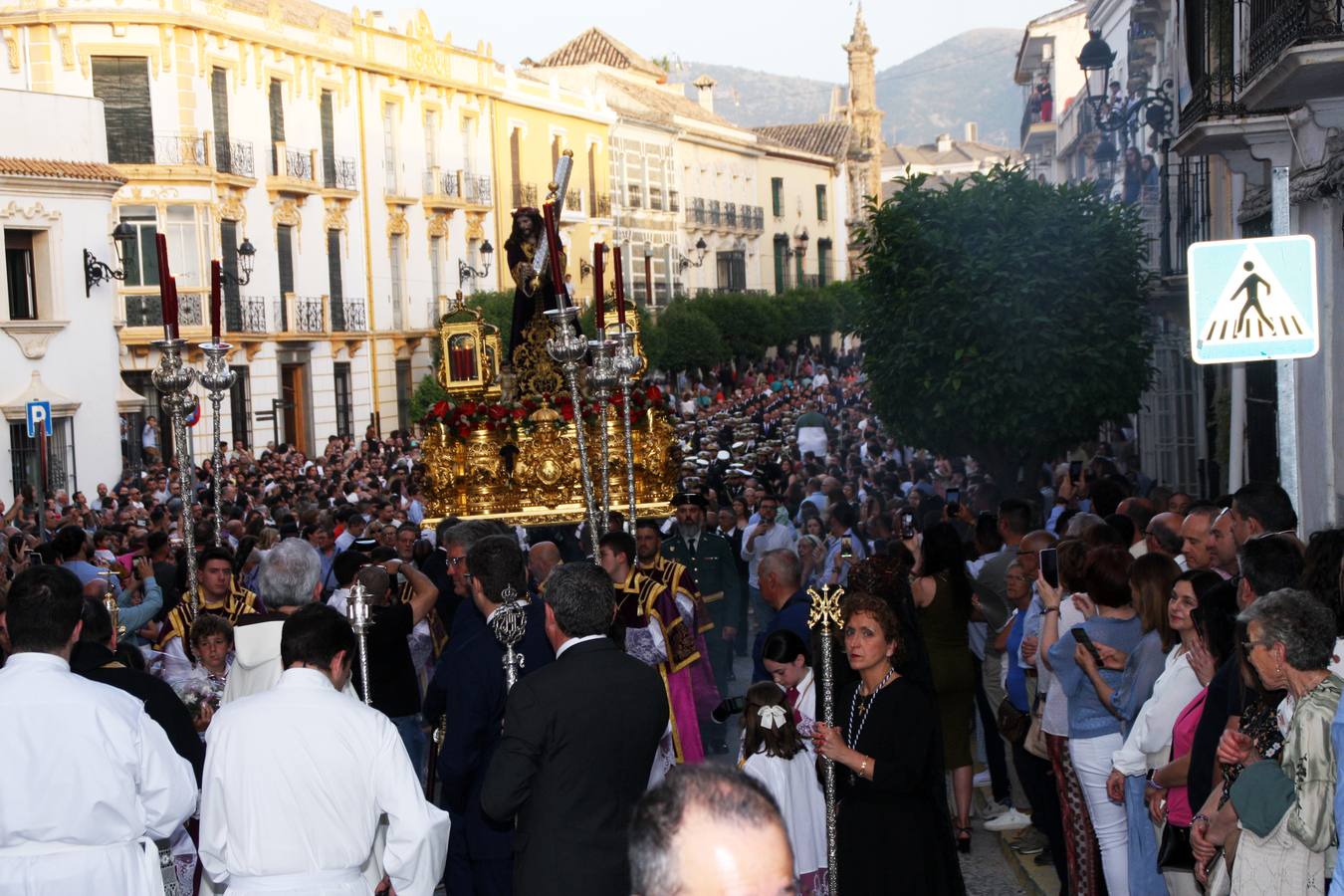 Fotos: el Nazareno vuelve a las calles abarrotadas de Priego de Córdoba