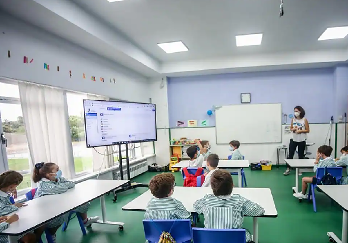 Aula durante una clase en foto de archivo