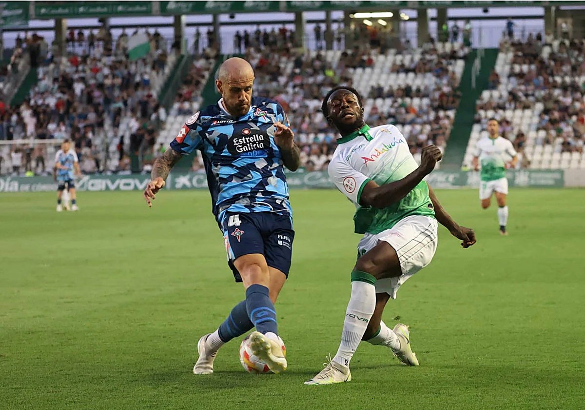 El Córdoba y el Racing de Ferrol durante la pasada temporada en El Arcángel