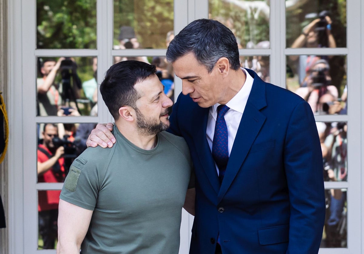 Pedro Sánchez y Volodímir Zelenski en el Palacio de la Moncloa