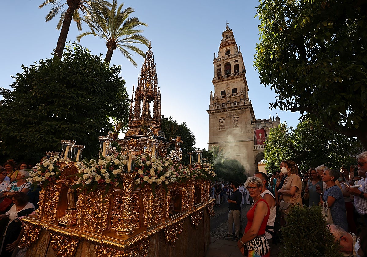 La Custodia del Corpus, en el Patio de los Naranjos