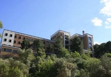 La luz y el agua vuelven al CEIP La Aduana tras la instalación de un generador portátil