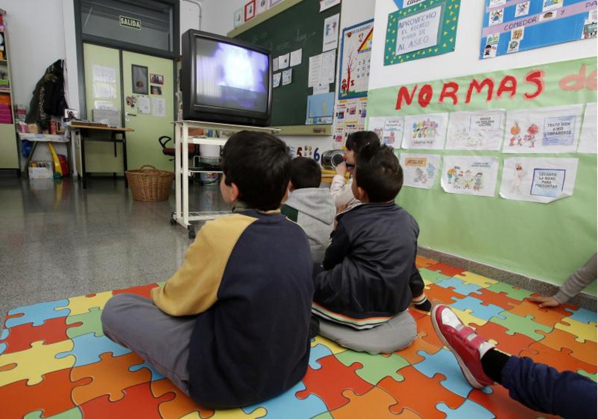 Imagen de archivo de escolares en un centro educativo de la Comunidad Valenciana.