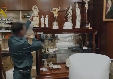 Incautados 18 lotes con piezas de marfil de elefante sin autorización en una sala de subastas de Madrid