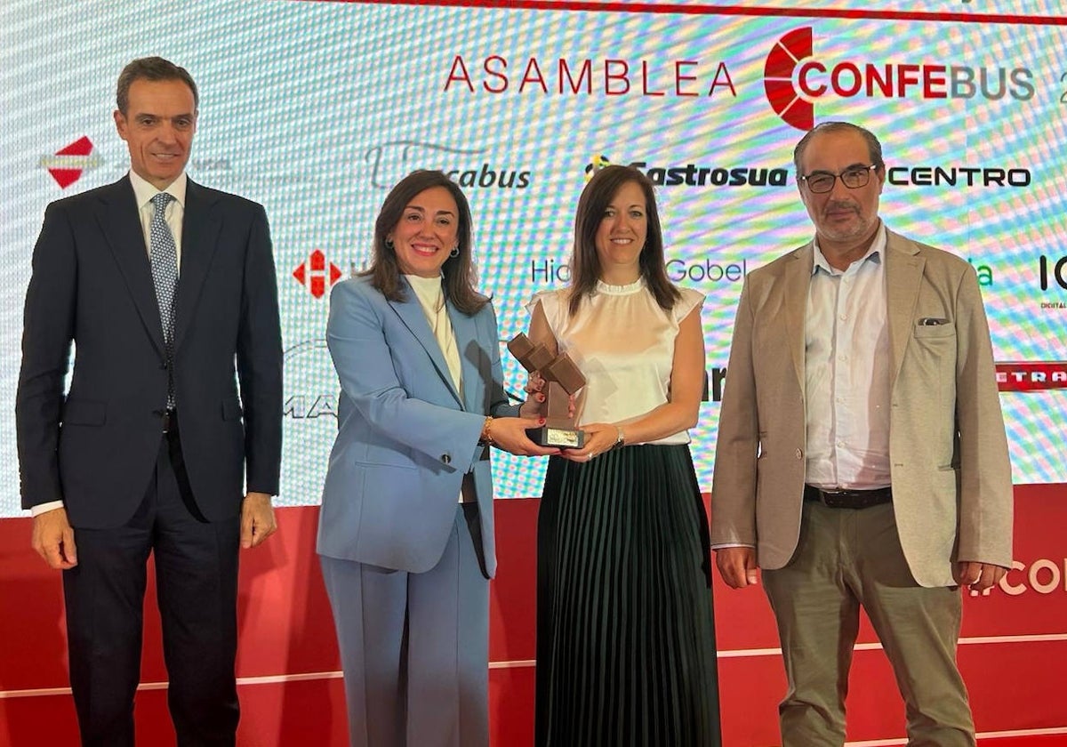 González Corral recogió en Zaragoza el premio Confebus 2024