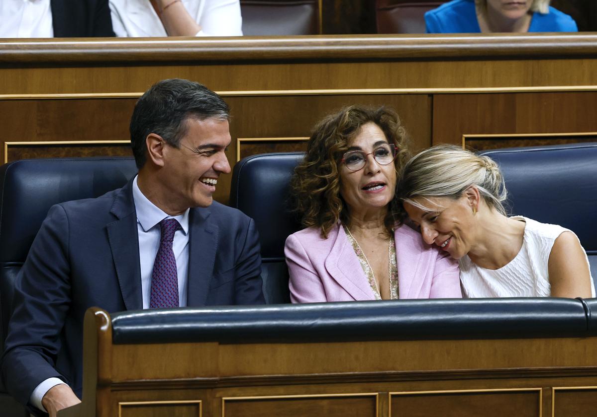 Pedro Sánchez, María Jesús Montero y Yolanda Díaz