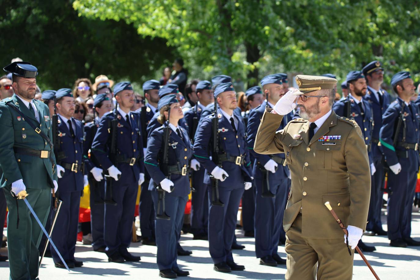 Valladolid rinde homenaje a la Bandera en la celebración del Día de las Fuerzas Armadas