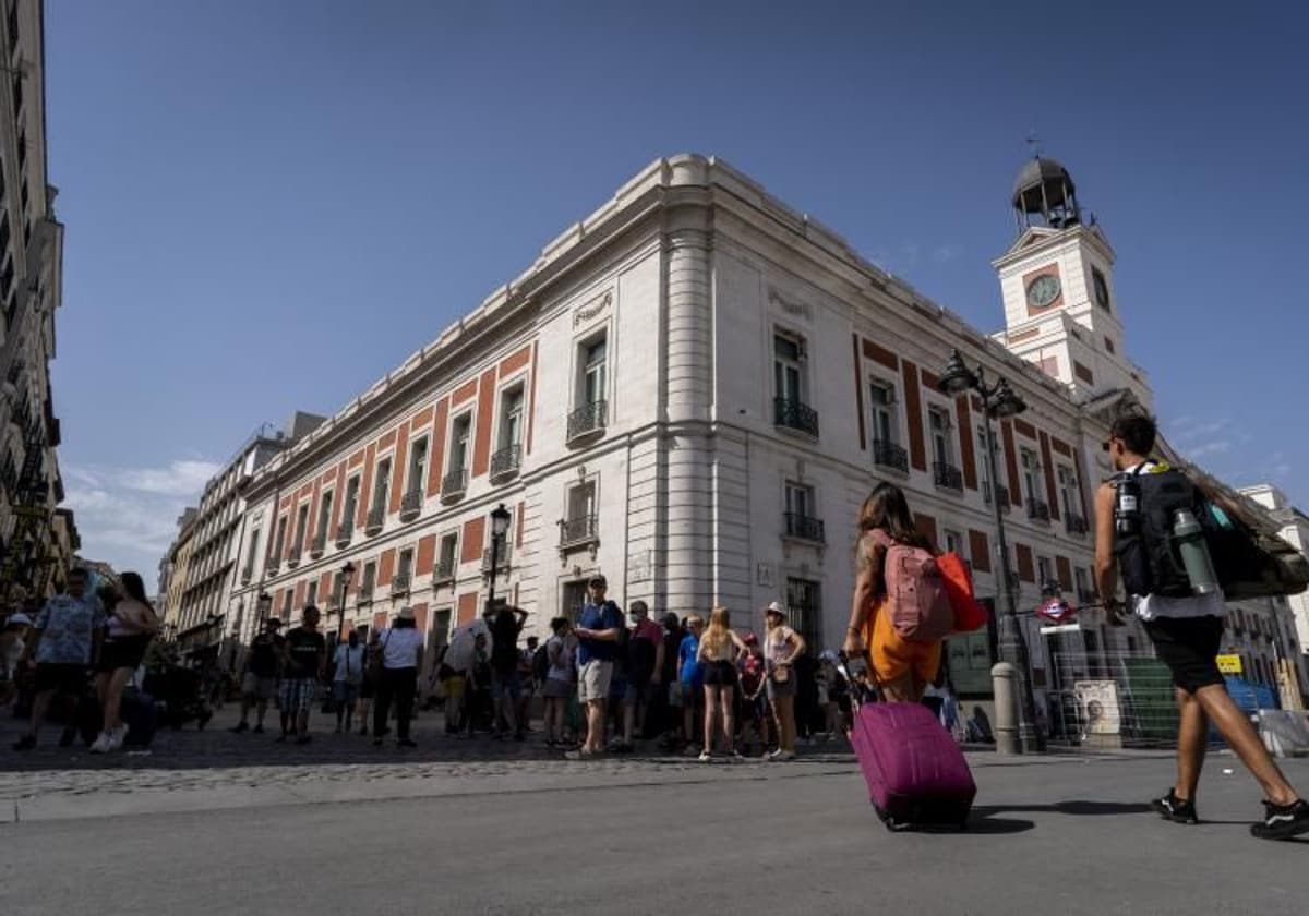 Desde el kilómetro cero hasta Benavente, el ciudadano del centro pasea desde primera hora