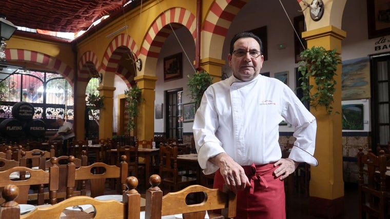 Manuel Bordallo, en la Taberna de la Sociedad de Plateros de María Auxiliadora