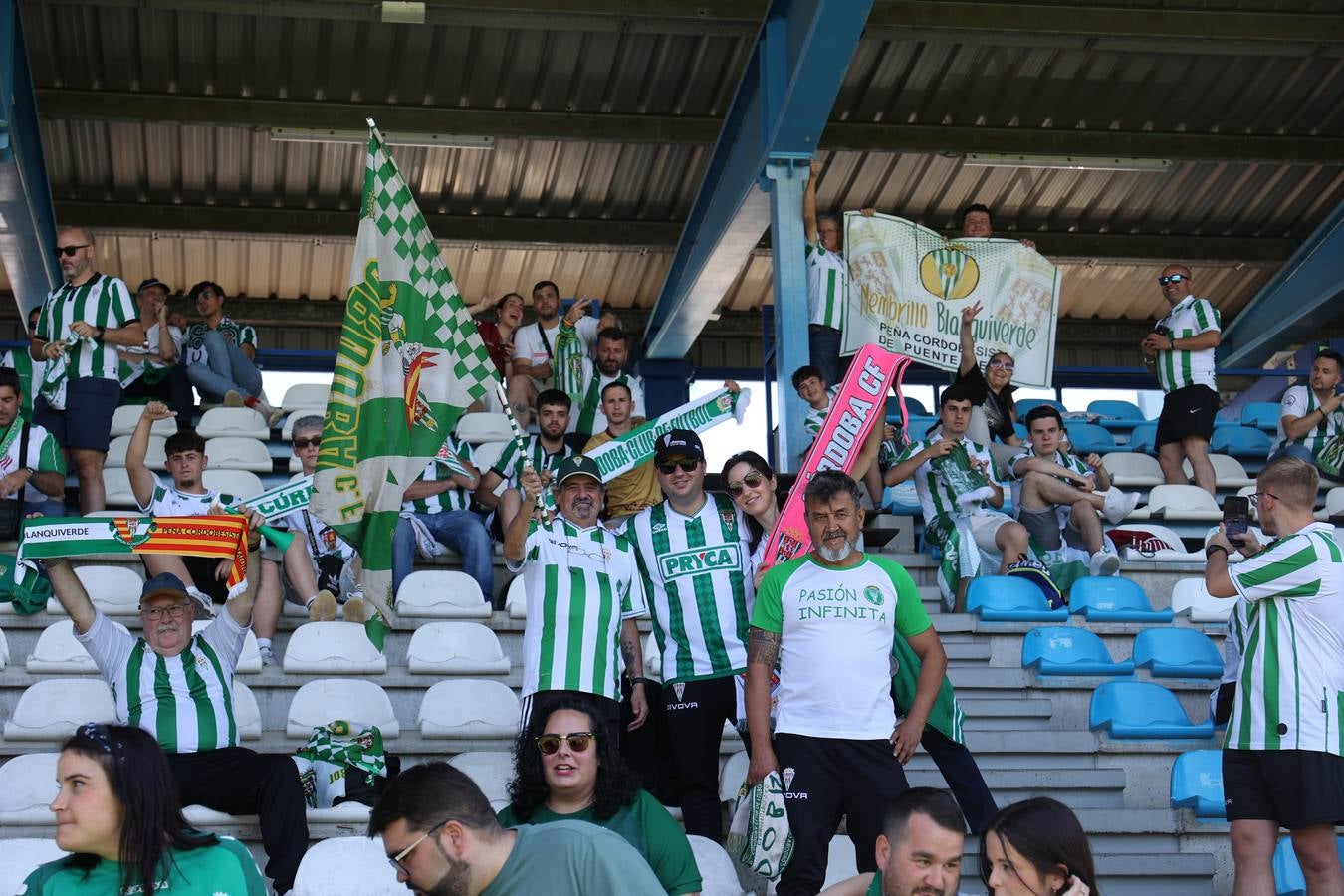 Las imágenes de la afición cordobesista en Ponferrada