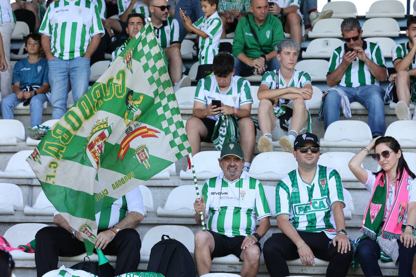 Las imágenes de la afición cordobesista en Ponferrada