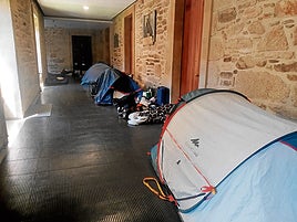 Unos okupas propalestinos ponen en jaque la convivencia en la Universidade de Santiago