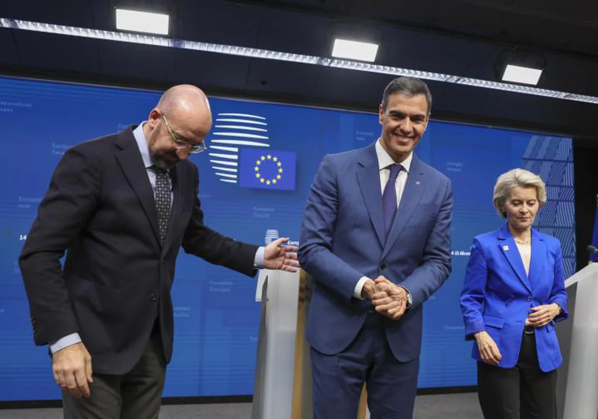 Charles Michelle, presidente del Consejo Europeo, Pedro Sánchez, presidente del Gobierno, y Ursula Von Der Leyen, presidenta de la Comisión Europea