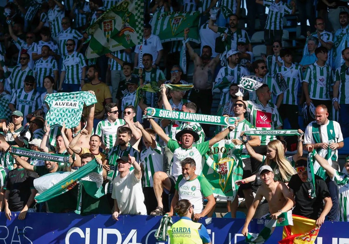 La afición blanquiverde desplazada a Ponferrada para animar a su equipo