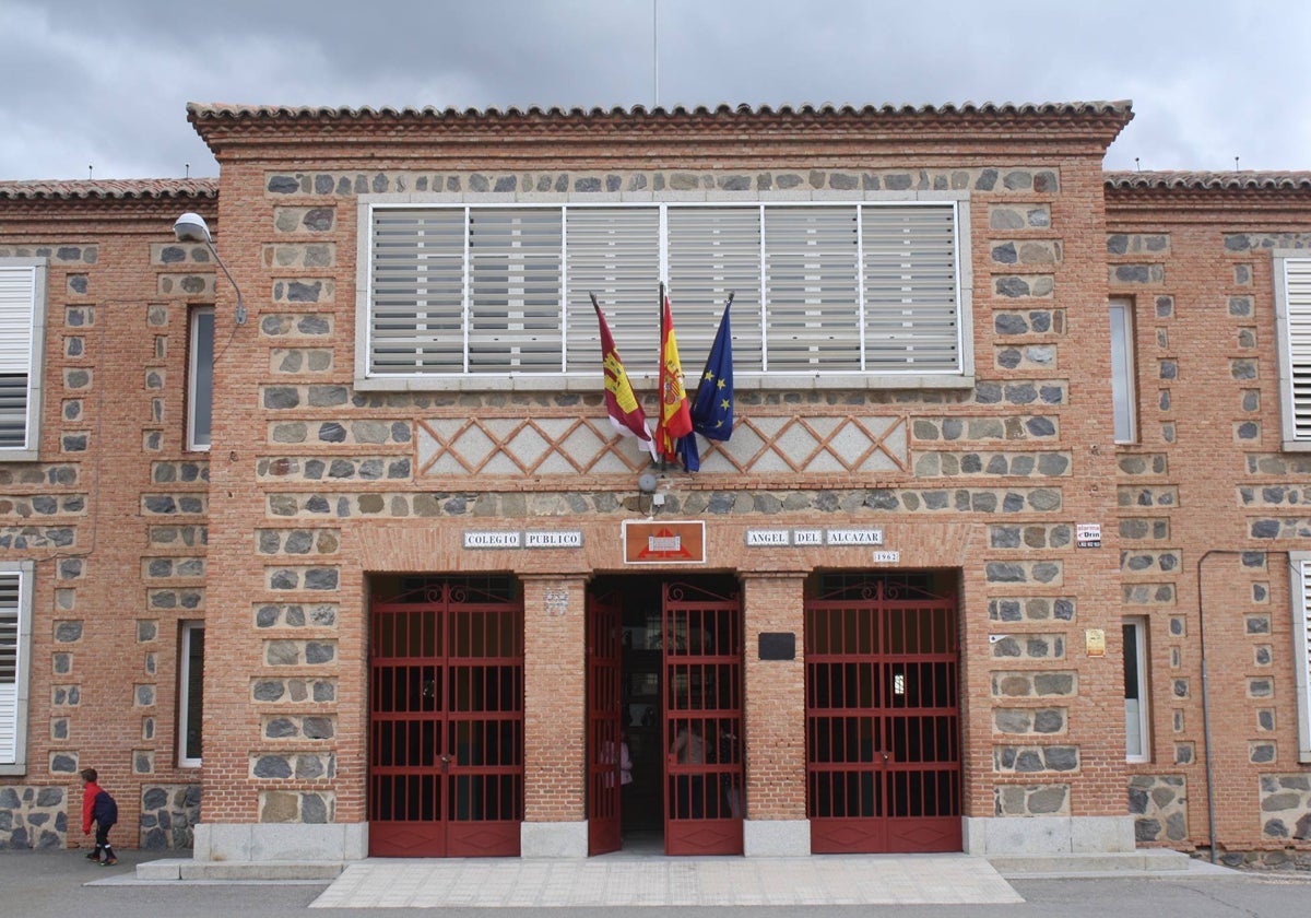 Fachada del colegio toledano donde estudian los pequeños