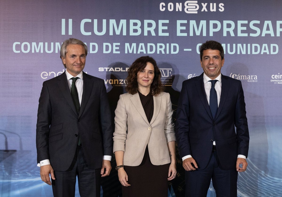 Imagen de archivo de los presidentes autonómicos Carlos Mazón e Isabel Díaz Ayhuso en la Cumbre Empresarial de la Fundación Conexus