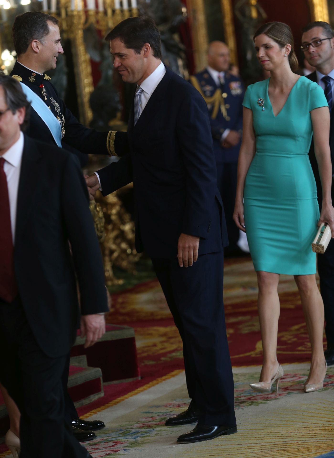Luis Alfonso de Borbón, duque de Anjou, acudió al Salón del Trono junto a su mujer, María Margarita Vargas, quien lució un vestido verde esperanza de Roland Mouret. El primo de Don Felipe era la primera vez que acudía a una recepción en Zarzuela. 