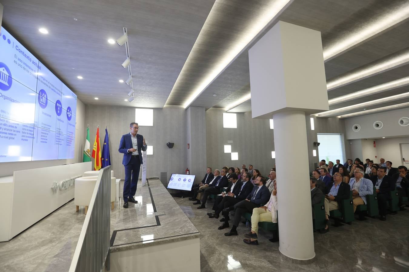 Fotos: el director Territorial Sur de Telefónica en La Mirada Económica de ABC Córdoba