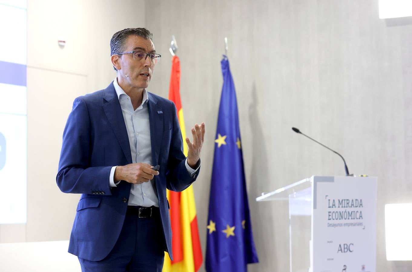 Fotos: el director Territorial Sur de Telefónica en La Mirada Económica de ABC Córdoba