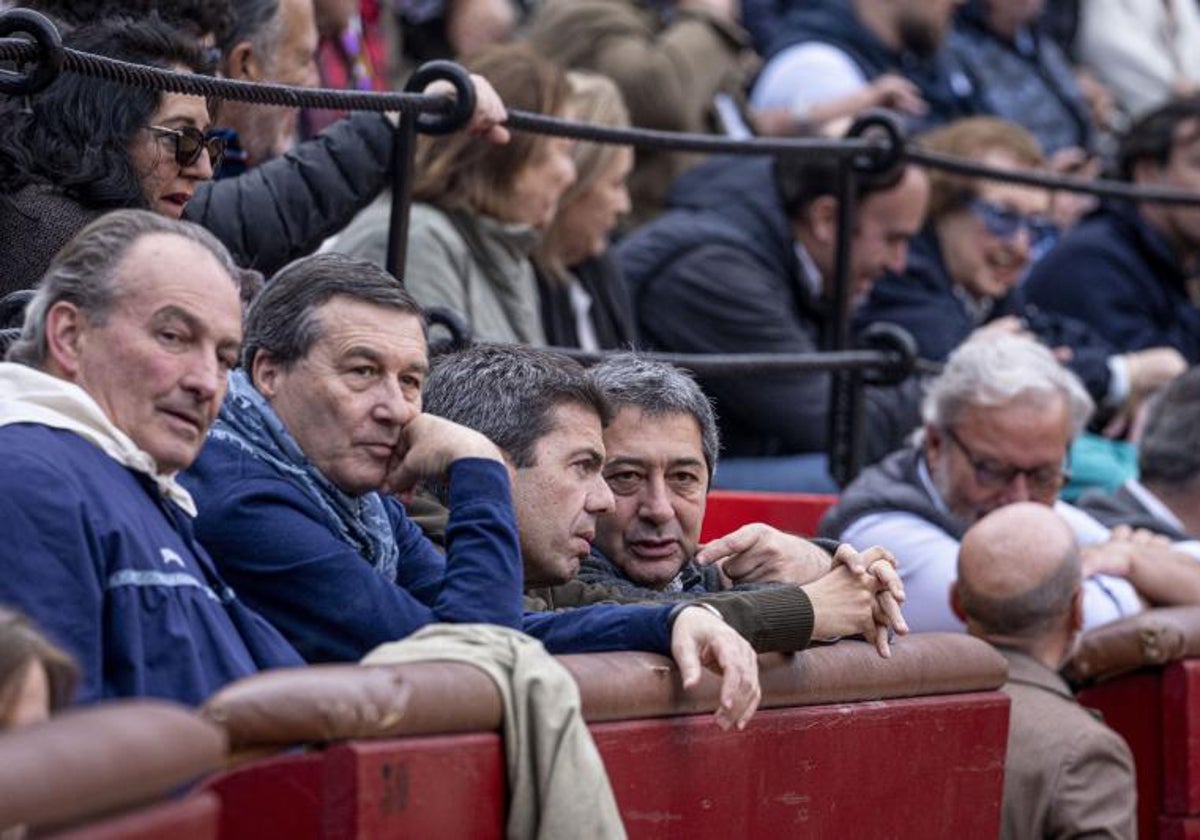 Imagen de archivo del presidente de la Generalitat, Carlos Mazón, y el vicepresidente Vicente Barrera en una corrida de toros
