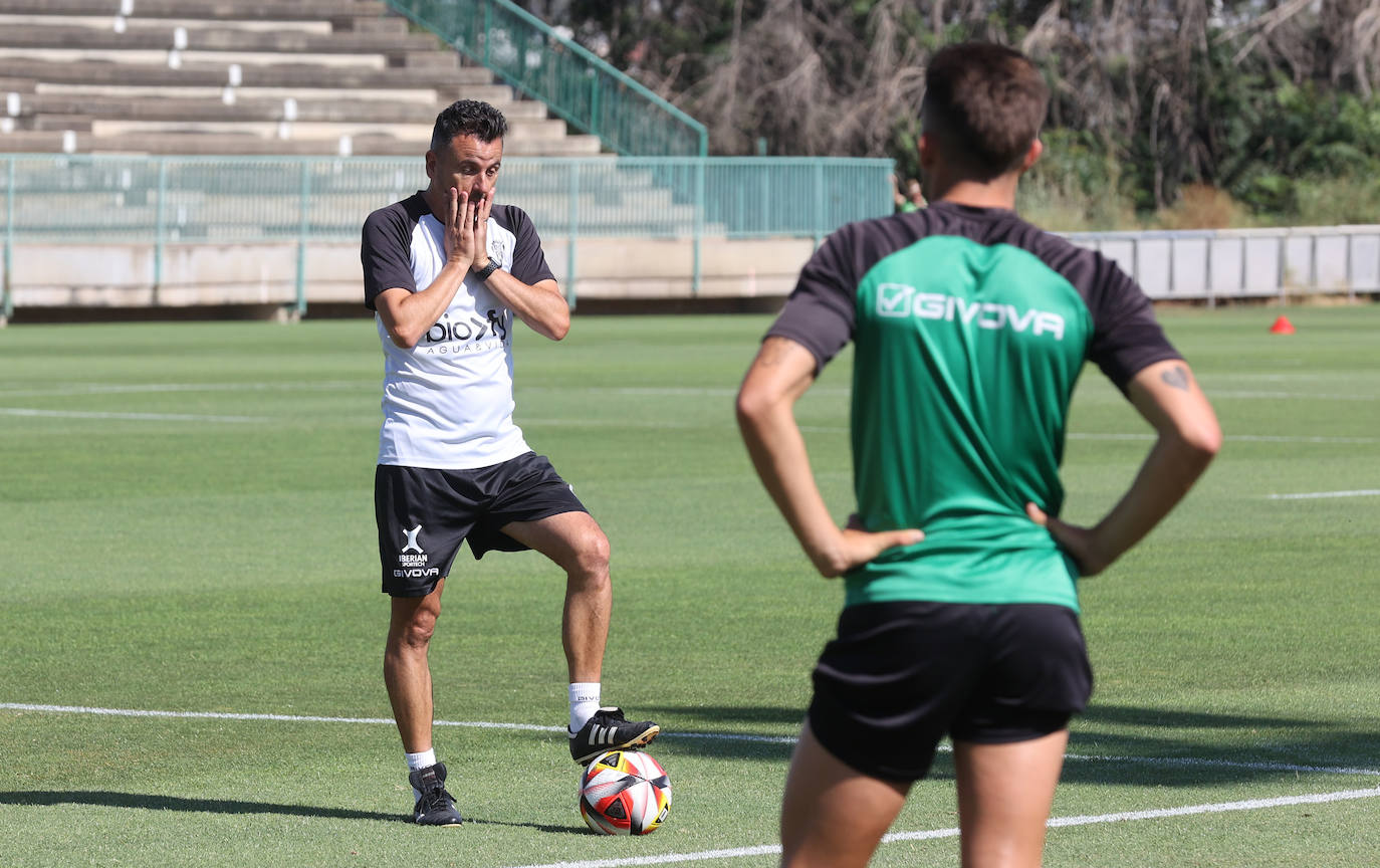 Fotos: el Córdoba CF prepara uno de los partidos de la temporada