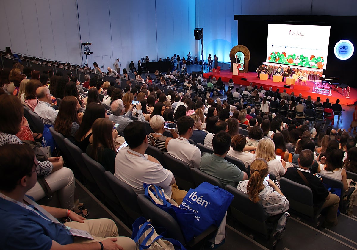 Sesión inaugural del congreso de pediatría en el Centro de Convenciones de Córdoba